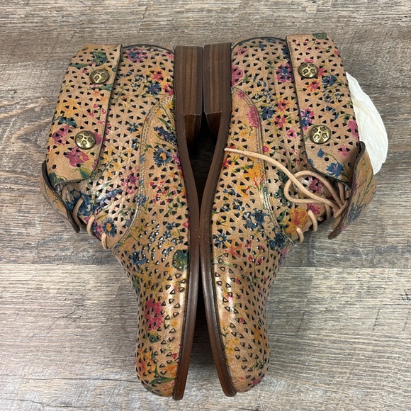 SOLD IN STORE Patricia Nash SABRINA Prairie Rose Perforated Leather - Picture 6 of 12